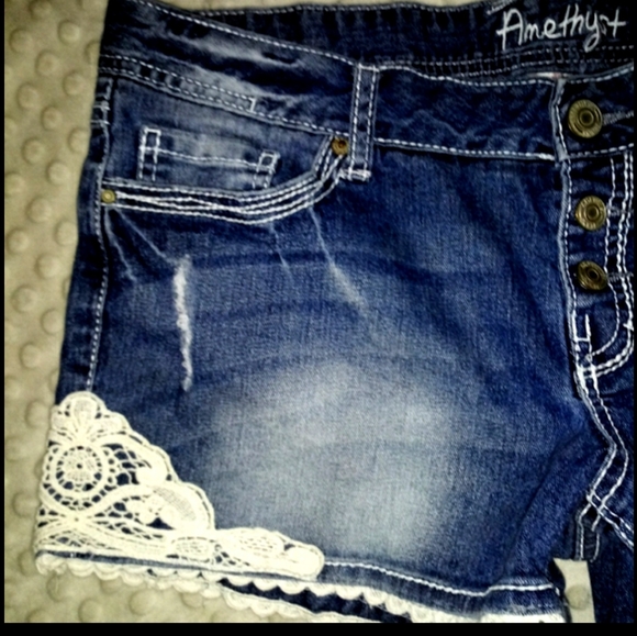Amethyst Denim Shorts Size 11 Lace Hem Panel NWOT - Picture 5 of 10
